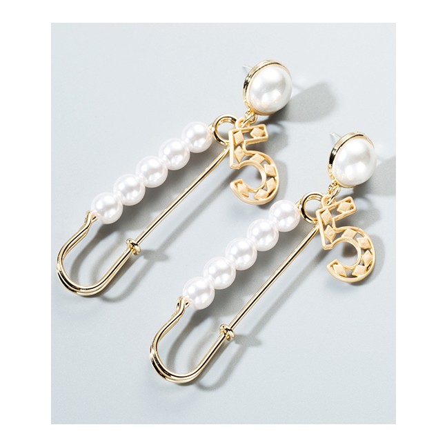 LRC Anting Tusuk Fashion White Artificial pearl Alloy Digital Earrings D44061