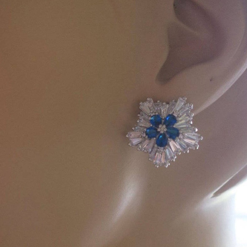 Fancyqube Anting Stud Desain Bunga Estetik Biru / Putih Bahan Cubic Zirconia Untuk Pernikahan