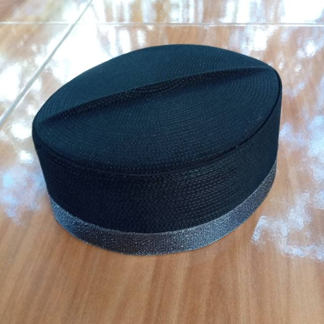 songkok peci reca BUGIS HITAM LIST SILVER bahan mika kaku Songkok recca bugis bone peci rajut peci bugis peci hitam peci pamiring peci emas peci silver kopyah haji umroh peci recca bugis bone peci aceh kopiah recca songkok recca batik songkok to bone