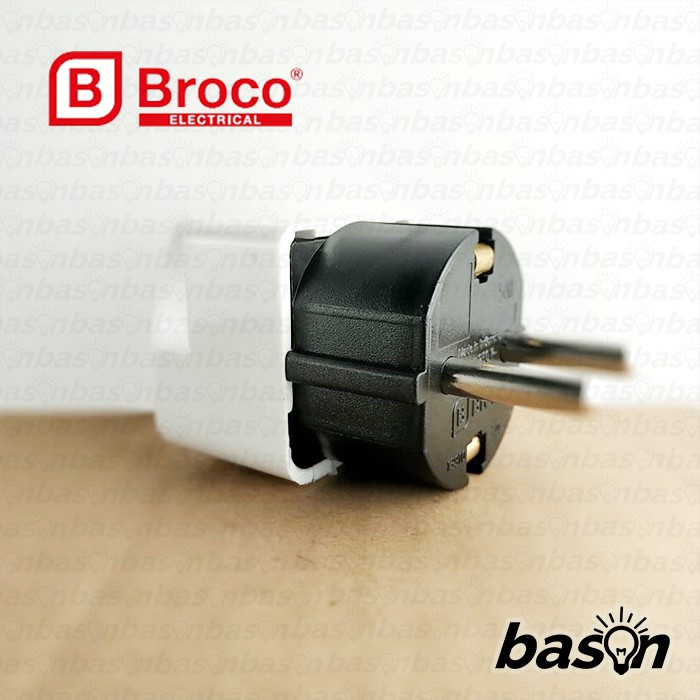 BROCO 13910 STD Universal Adaptor Plug | EU to Universal