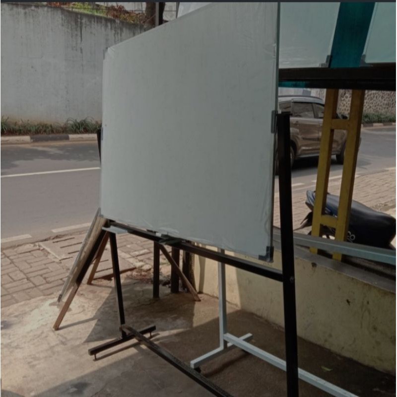 

whiteboard 90 x 120 + standing 2 sisi bolak balik