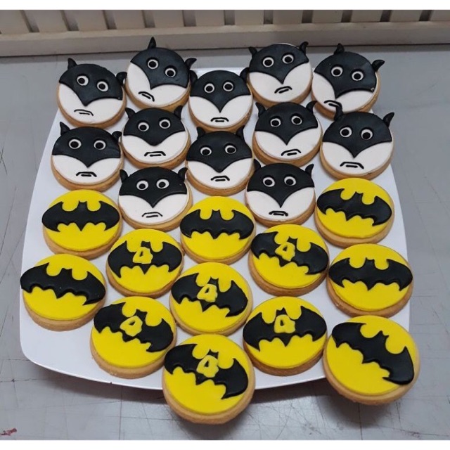 

BATMAN THEME COOKIES MACARONS