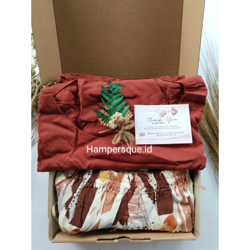 

Hampers/GiftBox/Kado One set piyama Yuki Set