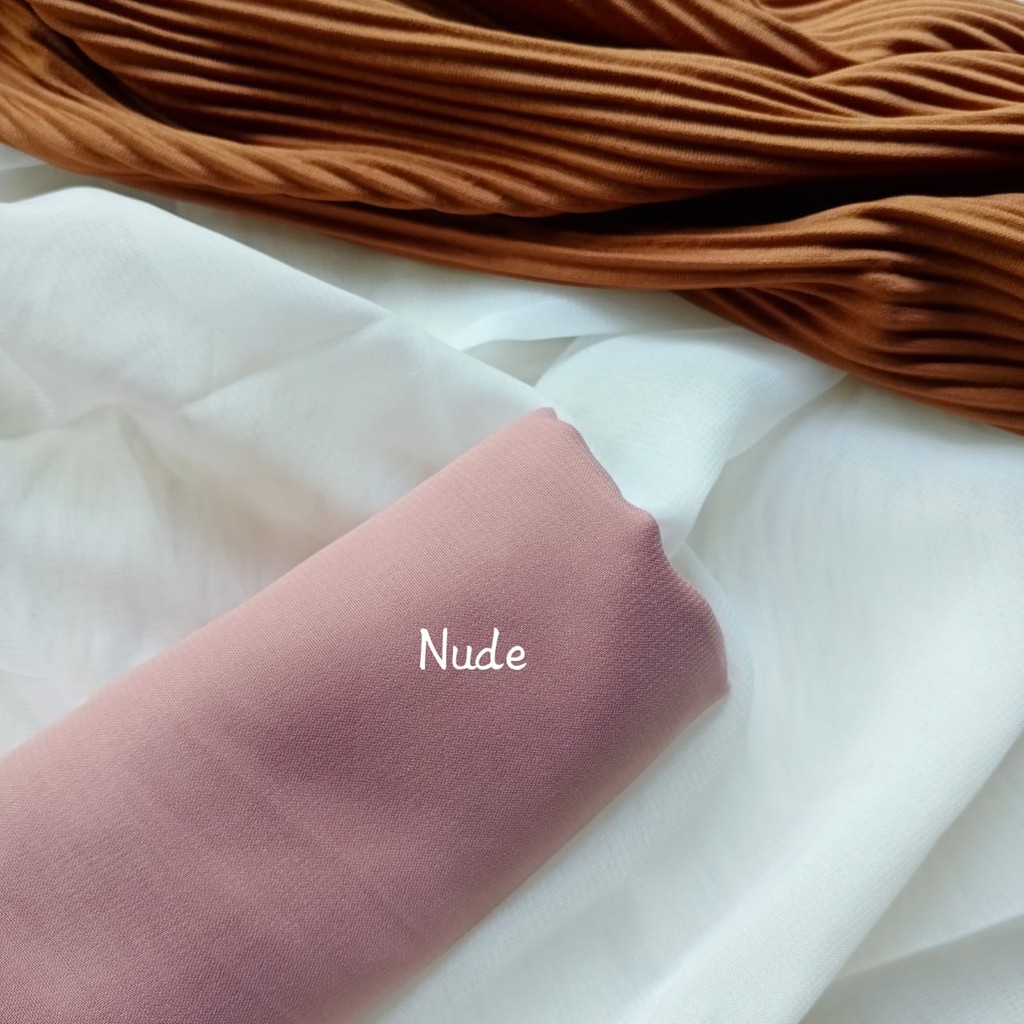 BELLA SQUARE JAHIT TEPI //HIJAB// JILBAB KHIMAR KERUDUNG BERGO SEGIEMPAT-NUDE