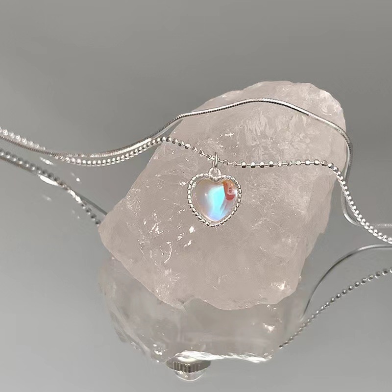 Kalung Choker Rantai Klavikula Hias Liontin Batu Bulan Hati Ganda Warna Silver Gaya Korea