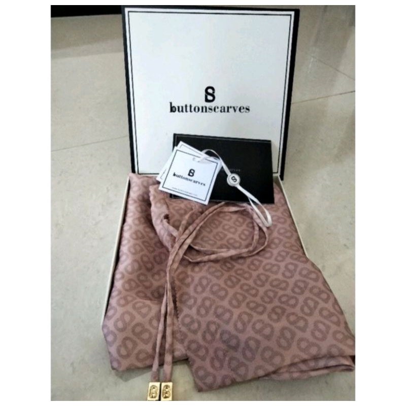 Buttonscarves Tapis Slip on shell - Preloved