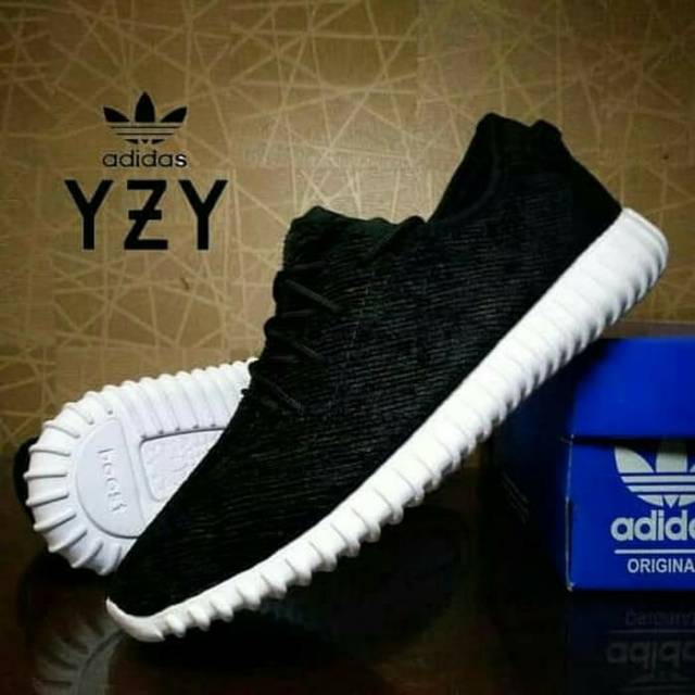 SEPATU ADIDAS YEEZY hitam-putih / SEPATU SPORT SNEAKERS / SEPATU SEKOLAH