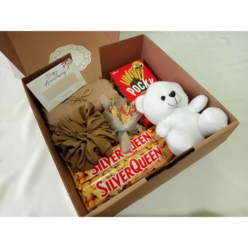 

Hampers Birthday/ Kado Cewek/ Hadiah Anniversary