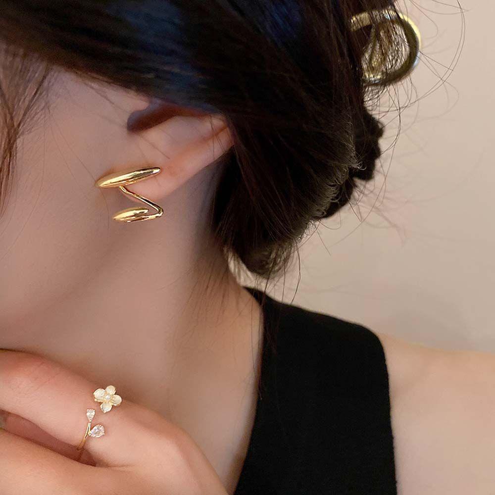 Mxbeauty Anting Wanita All-match Geometris Memutar Pesta Desain Fashion Lady Z Shape Stud Earrings