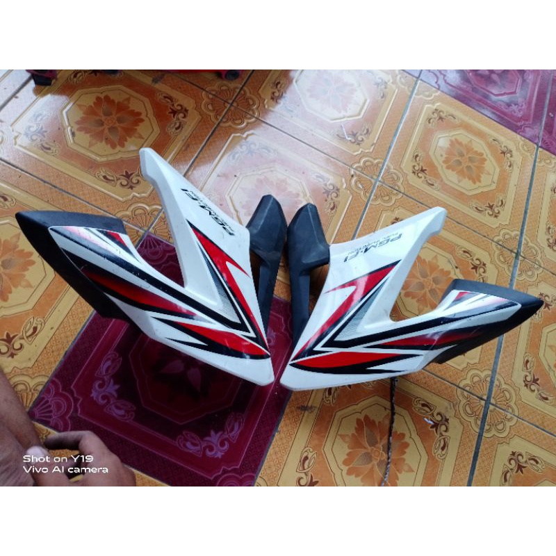 sayap shourd cb150r old 2013 warna putih