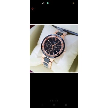 Alexander Christie wanita