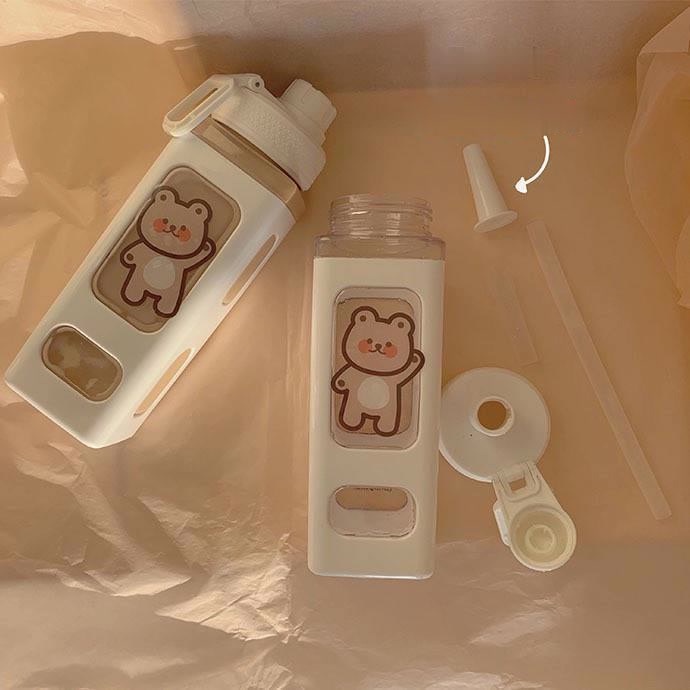 Botol Minum Plastik Cantik 900ml Air Lucu Comel Anak Sekolah Korea Square Bear BPA FREE Water Large Capacity Plastik Bottle pp aesthetic Student 1liter Portable with Straw Plastic 1l 2l 1000 2000 1 liter 2 Stiker Hias Dekorasi Motivasi Boba Viral