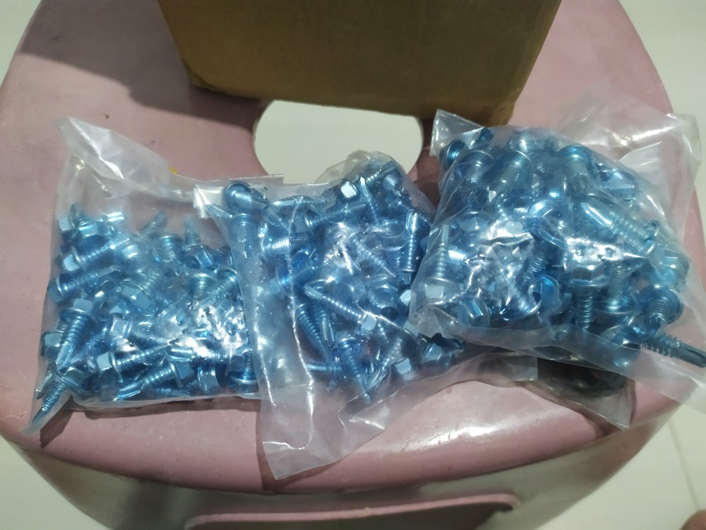 Skrup Roofing Putih Baja Ringan 10x19 Moon Lion Steel