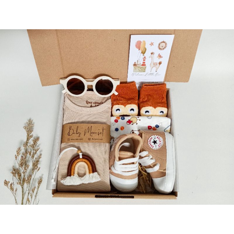 hampers bayi hadiah kado bayi set laki-laki premium selimut bayi jumper bayi sepatu bayi by baby moonset