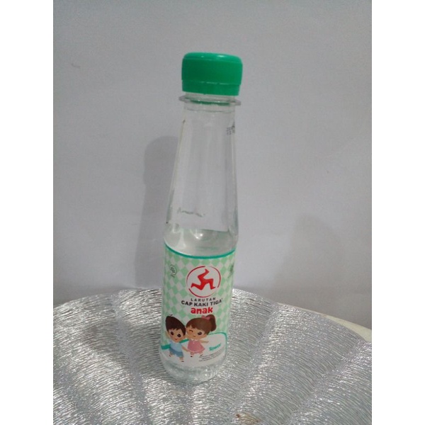 

Larutan Cap Kaki Tiga Anak 200ml