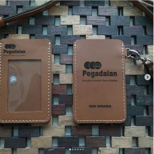 

Name Tag Kulit Sapi Asli Costum Nama/Logo Perusahaan - Cokelat