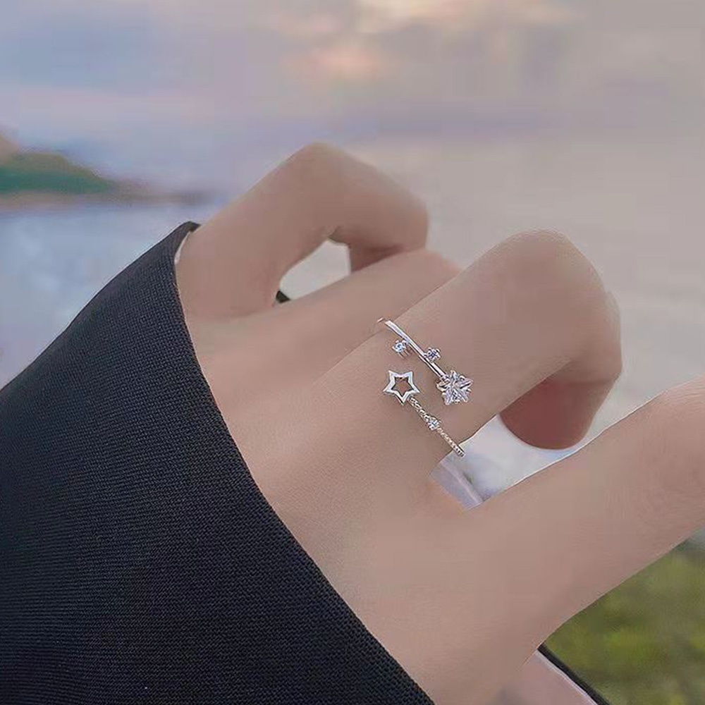 Cincin Model Terbuka Desain Pentagram Aksen Zircon Untuk Wanita