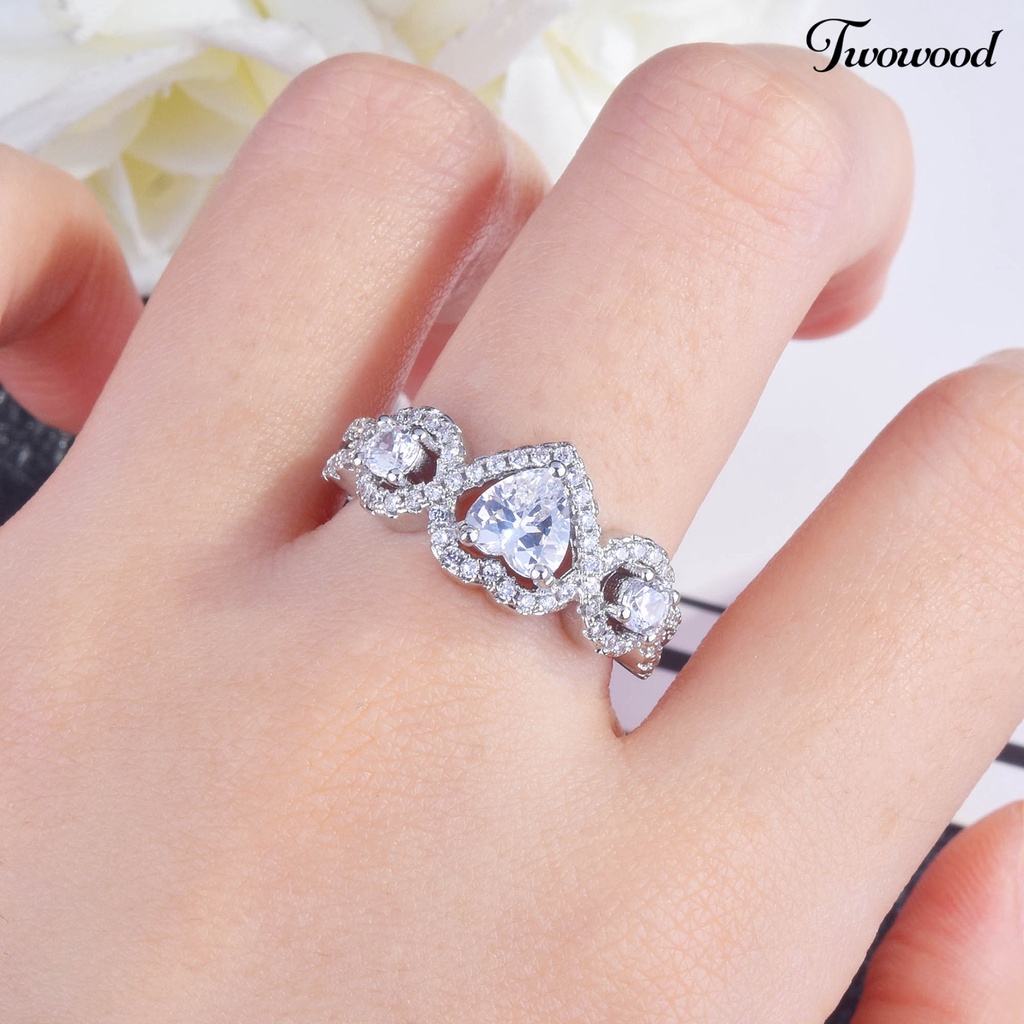 Cincin Berlian Imitasi Model Hollow Bahan Tembaga Untuk Wanita