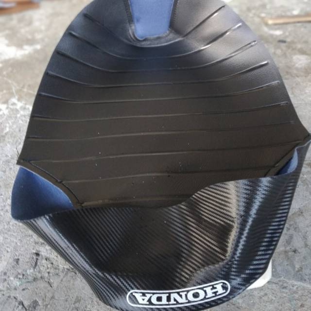 SARUNG-KULIT-KRAKAP JOK C70 RACING MIRING BAHAN KARBON