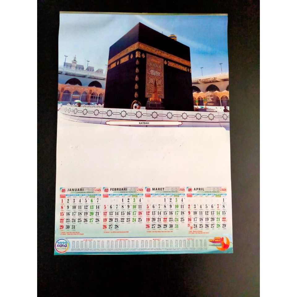 Kalender dinding caturwulan 2023 motif ka'bah