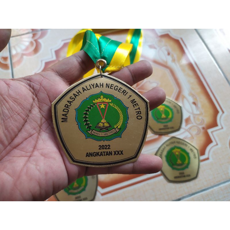 Mendali kalung wisuda kuningan Tanpa Resin