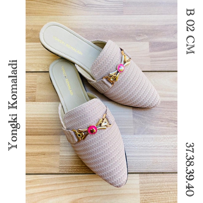 sandal bustong b02cream