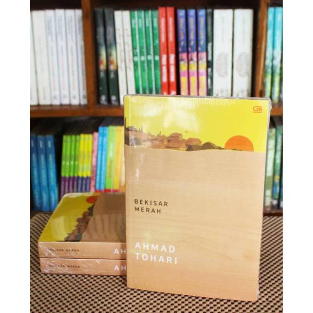 BEKISAR MERAH - Ahmad Tohari