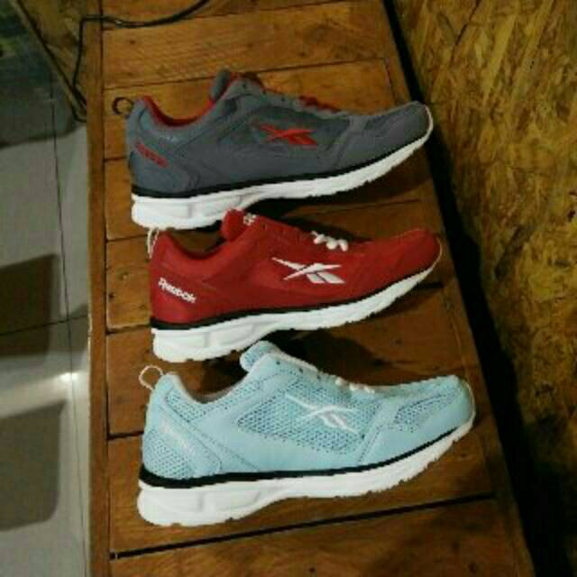 SEPATU OLAHRAGA PRIA REEBOK