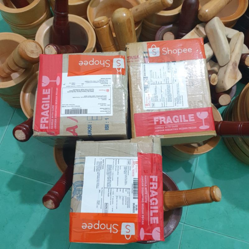 

Packing Kardus Bekas dan Kardus Baru Set Lumpang Kayu + Alu Alat Tumbuk Bumbu Dapur Ulekan Kayu