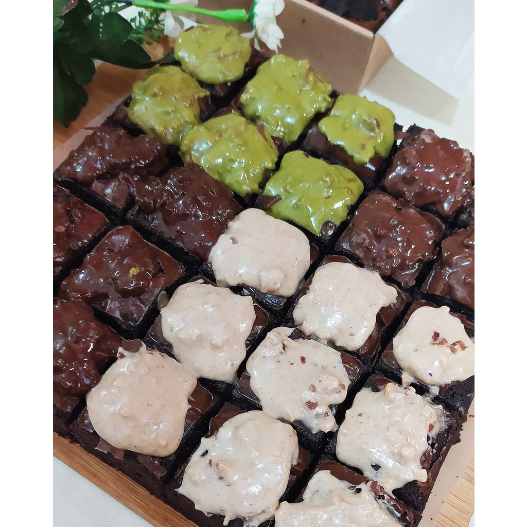 Brownies Bella Double Glazed Browns II New Year Hampers