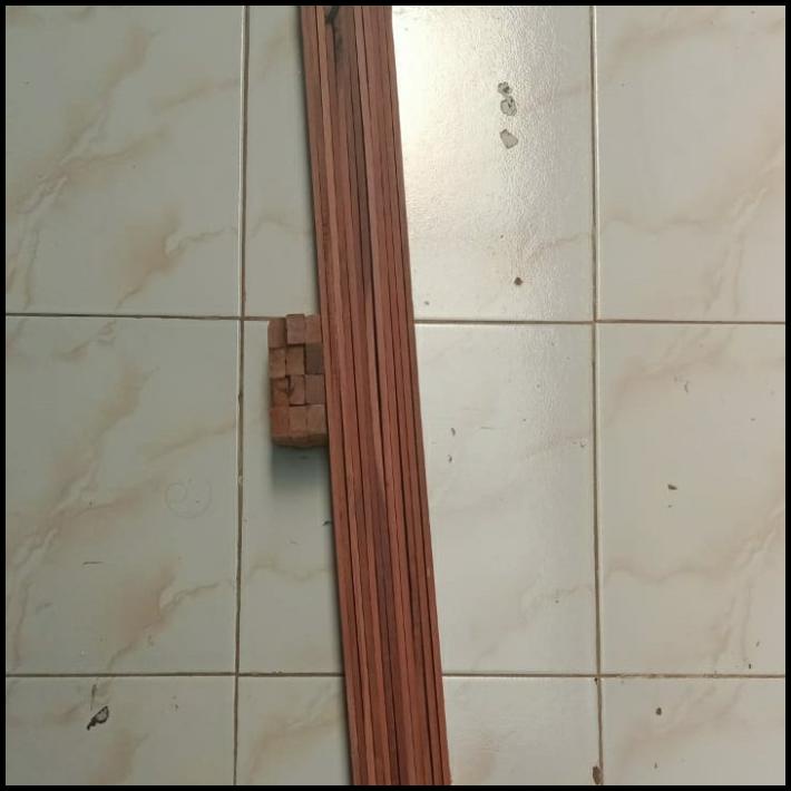 

Penggaris Kayu 1 Meter Isi 12 Buah