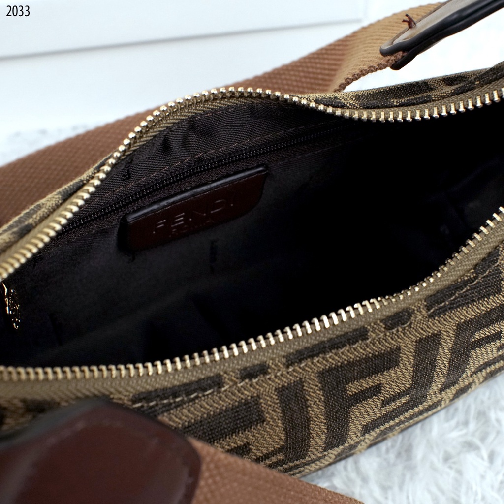 FENDI GRAPHY SMALL Seri 2033