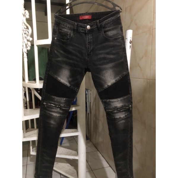 Rucas zipper black Season 6