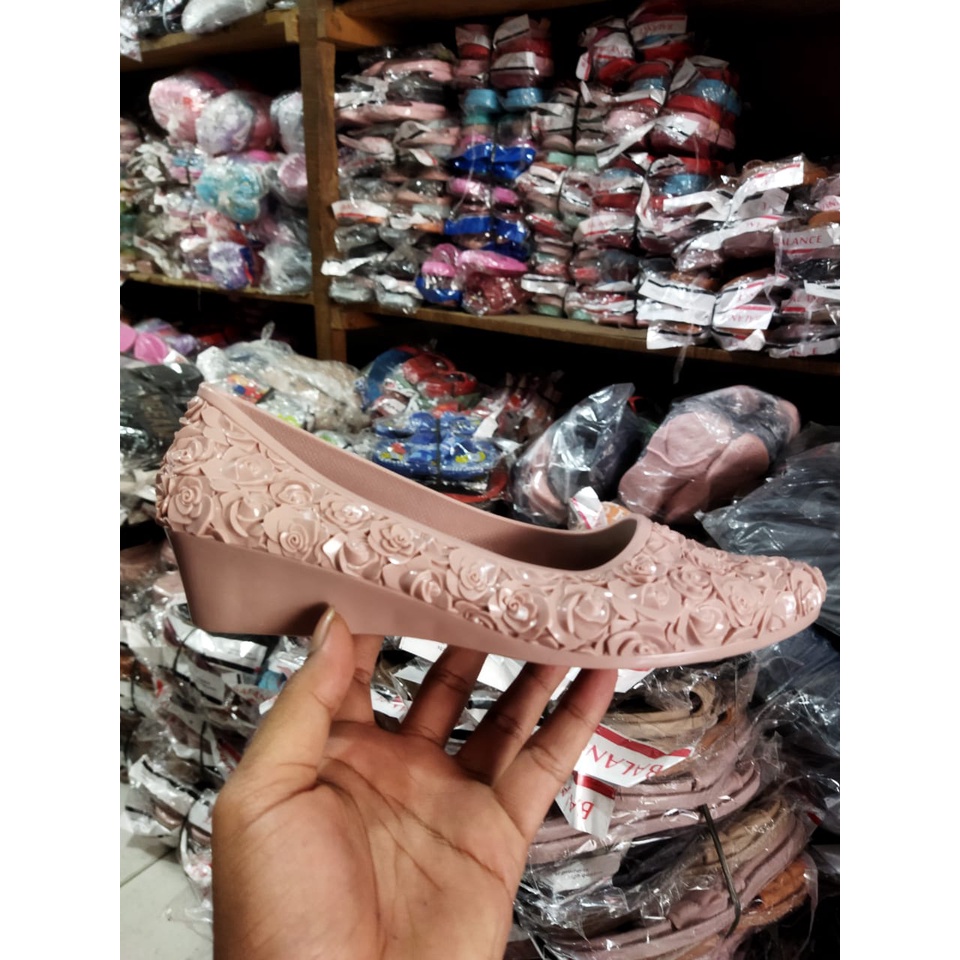 SEPATU JELLY PEREMPUAN DEWASA MOTIF ROSE GLOSSY IMPORT BALANCE 609-A1/SEPATU MOTIF BUNGA