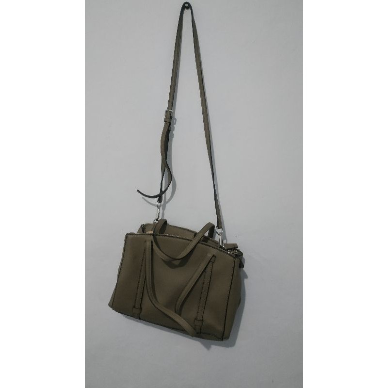 Tas Guess Bag Original Authentic Preloved Prelove Second Bekas Ori Toko Store