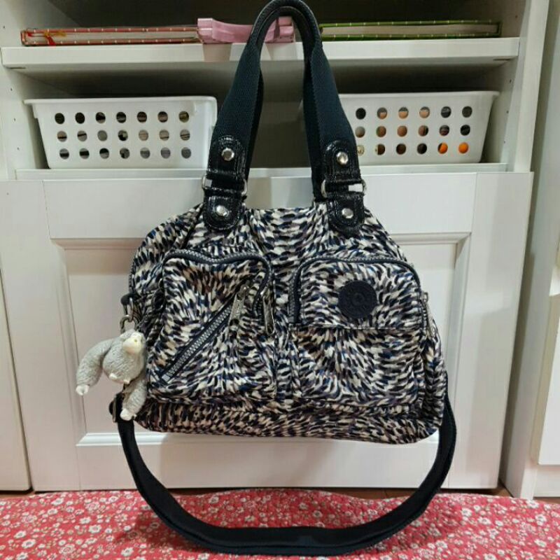 Preloved tas Kipling motif macan 2 tali