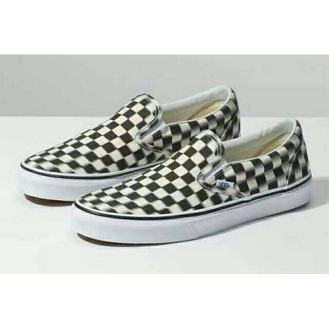 vans checkerboard blur slip on