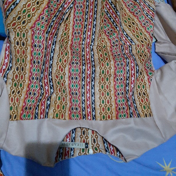 Atasan Batik Wanita Laurensia Potong Tengah 8831