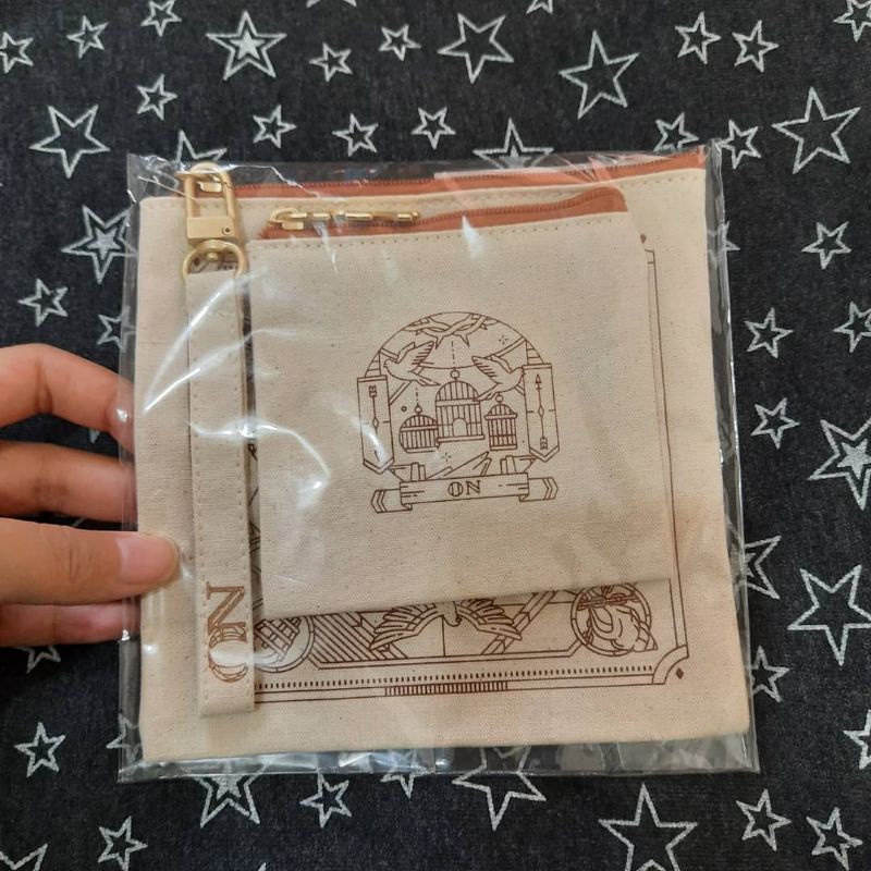 READY STOCK OFFICIAL BTS ON POUCH SET WEVERSE