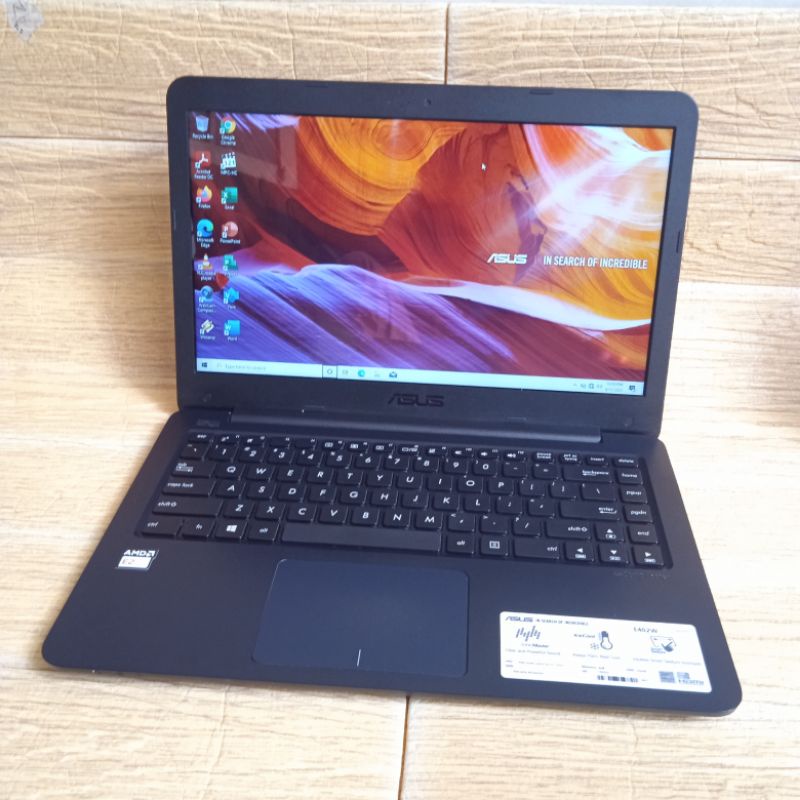 ASUS E402WA AMD E2-6110 R2 Graphics ram 4/500GB