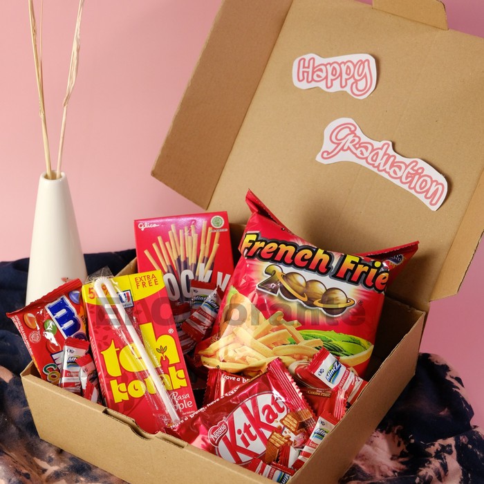 

Hampers Box Hadiah Ulang Tahun Kado Parcel Makanan Valentine Wisuda