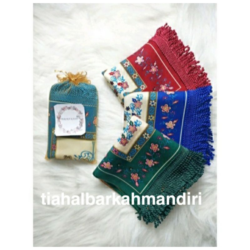 sajadah travel saten Turkey tebal muka ukuran 35cm x 60 cm / sablon sajadah/ souvenir sajadah