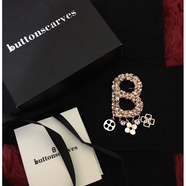 BROOCH BUTTONSCRAVES ORIGINAL TEXTURED BROOCH With CHARM ROSEGOLD PRELOVED