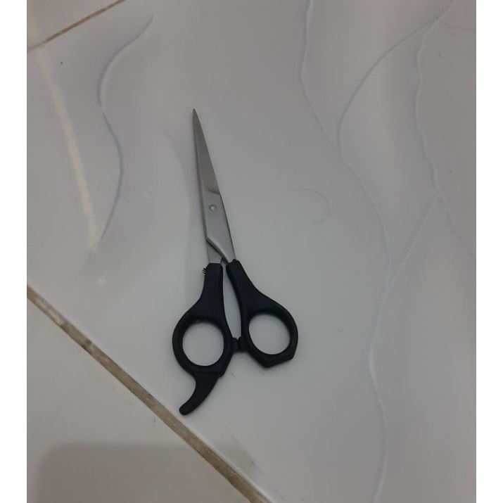 

Gunting rambut black