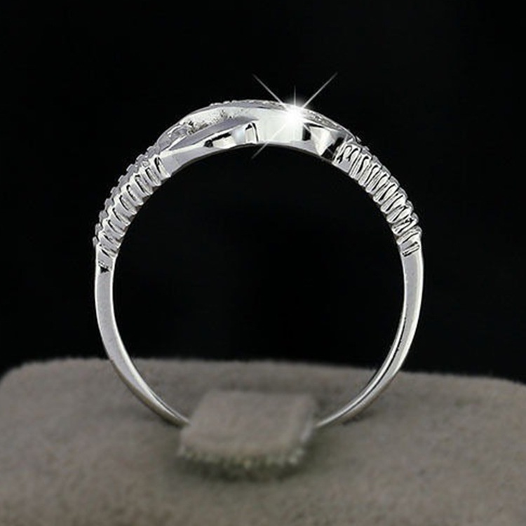 Cincin Berlian 925 Silver Desain 8 Karakter Bahan Stainless Steel Untuk Aksesoris Wanita