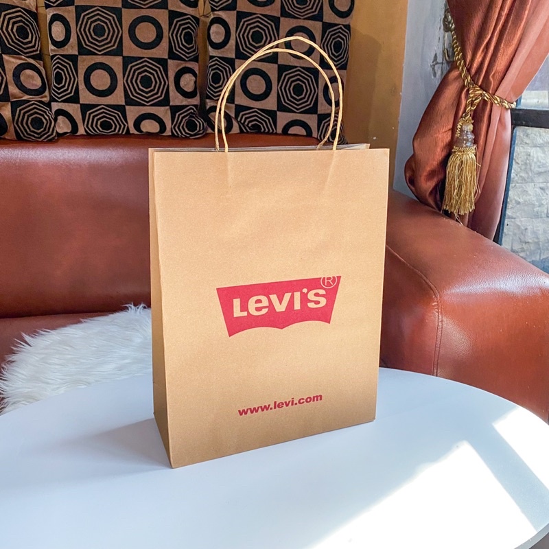 

Paperbag Levi's size Medium 25x10x32 cm Bungkus Kado Jaket Paper Bag Kraft Coklat