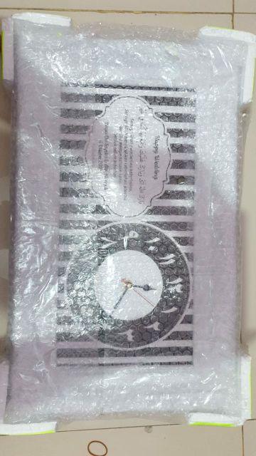 Hiasan Jam Dinding Kaligrafi Untuk Kado Pernikahan Anniversary Garis Strip Hitam Putih Frame Ukir