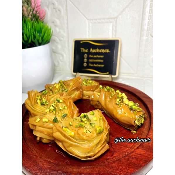 

Baklava Pistachio Walnut 300gr / Hampers