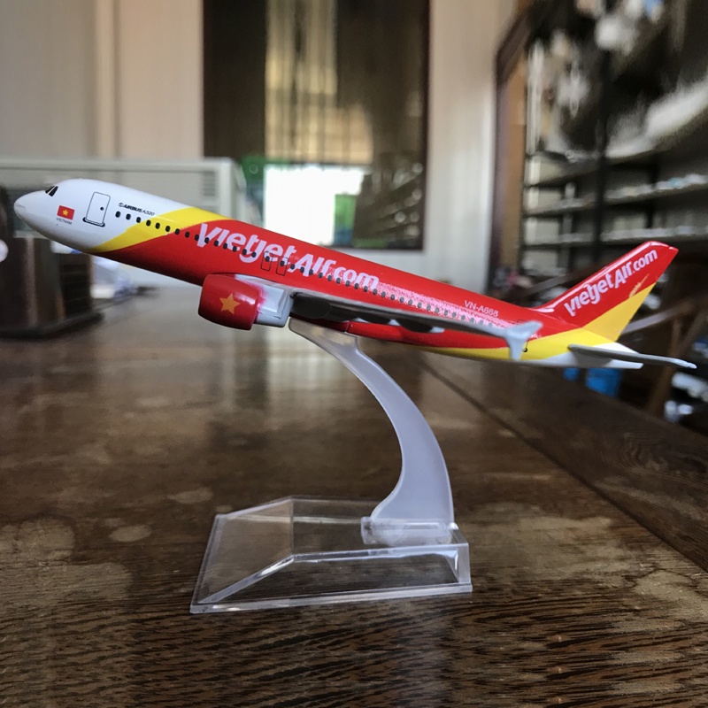 Model Pesawat Terbang Vietnam Airlines Boeing 777 787 A350 Airbus 320 Bahan Alloy Ukuran 16CM
