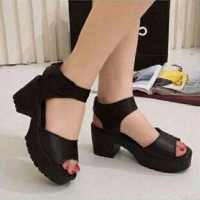 SENDAL WANITA WEDGES DOCMART hitam